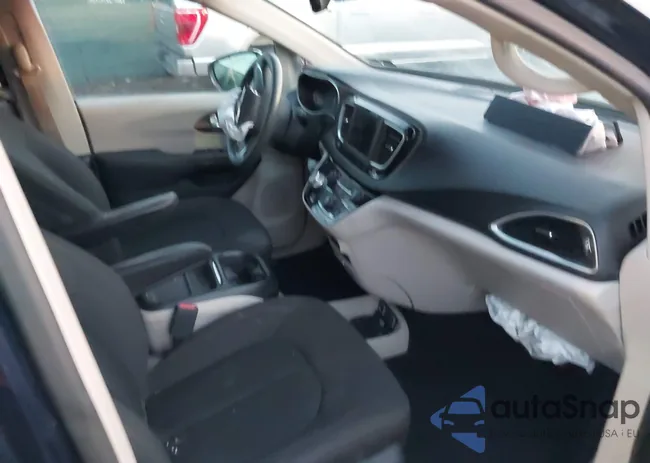 2C4RC1FG1JR104013: 44048223