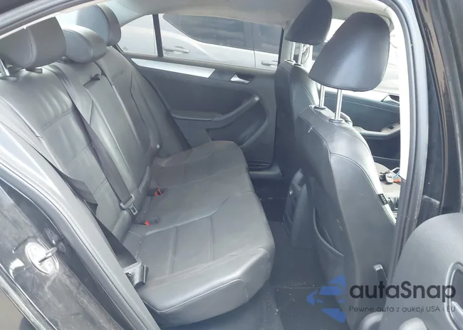 3VWD17AJ3EM289634: 44047476