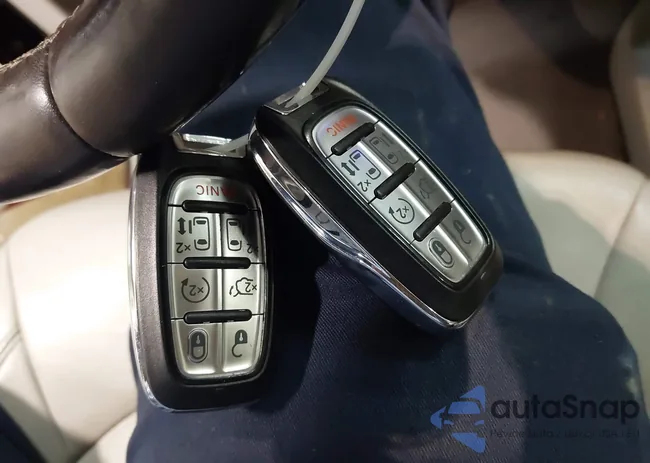 2C4RC1EG4HR743935: 44048633