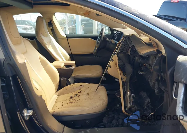 5YJSA1CN8CFP02236: 44048285