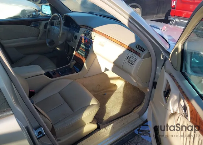 WDBJF65F0WA644098: 44049796