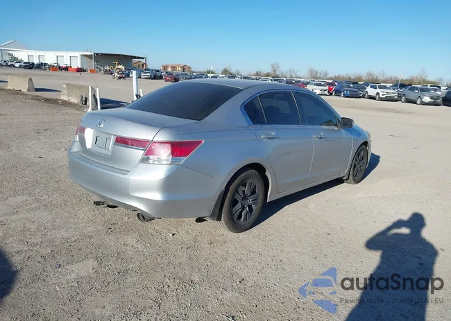 1HGCP2F49BA088379: 44050143