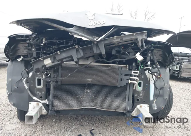 3C4NJDBB6JT142625: 44049229