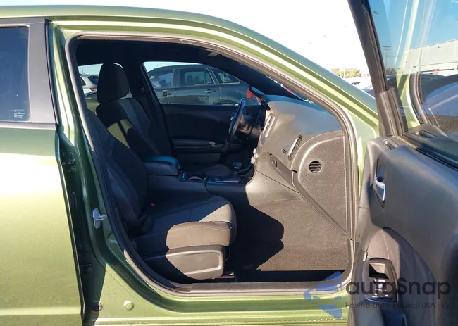 2C3CDXBG8MH569883: 44049325