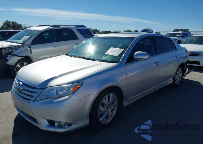 4T1BK3DB6CU466864: 44050836