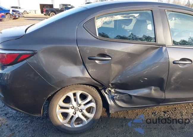 3MYDLBYV8HY163423: 44051173