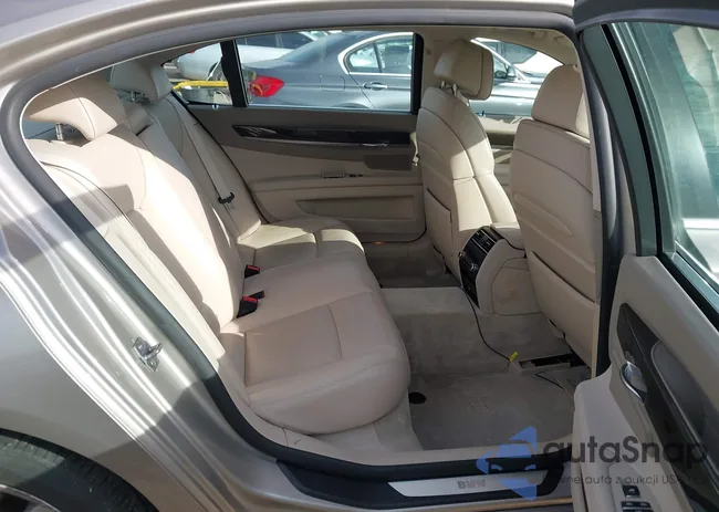 WBAKB8C51CDW84768: 44051973