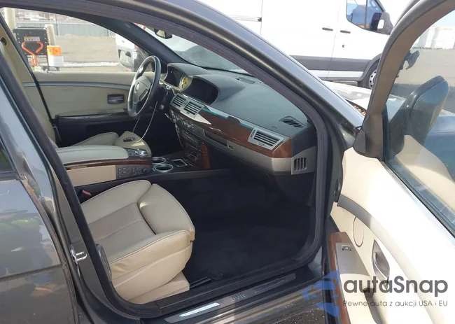 WBAHN83578DT85889: 44052155