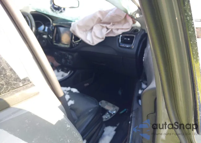 3C4NJDCB3KT826905: 44052190