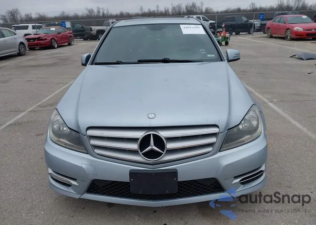 WDDGF8AB1DR272513: 44051385