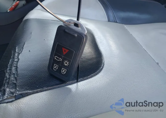 YV4612UM3G2000585: 44052942