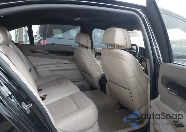 WBAYE8C53FD781833: 44053810