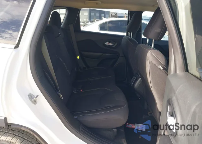 1C4PJLCB3FW694196: 44054778