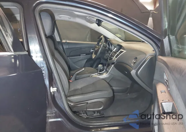 1G1PE5SB9G7165275: 44054812