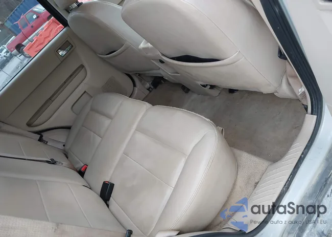 1FMCU94108KB27027: 44054309