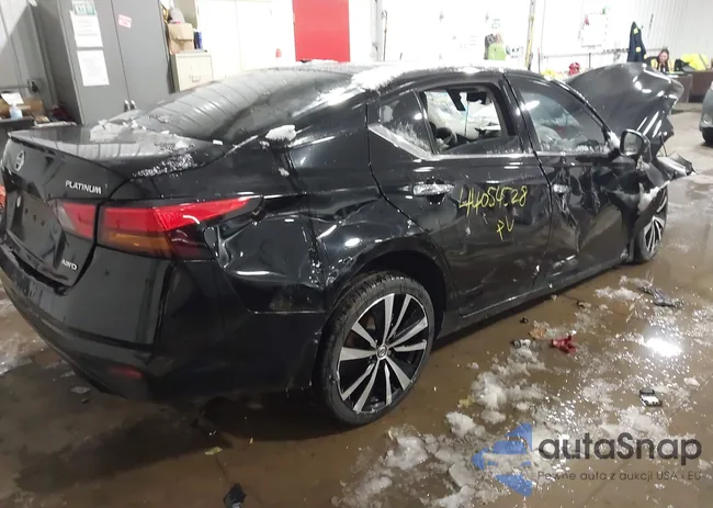 1N4BL4FW7KN303517: 44054528