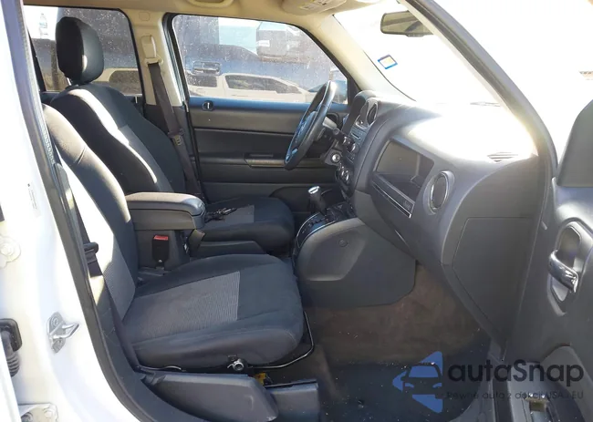 1C4NJRFB5ED689579: 44056194