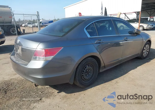 1HGCP2F3XAA144710: 44056731