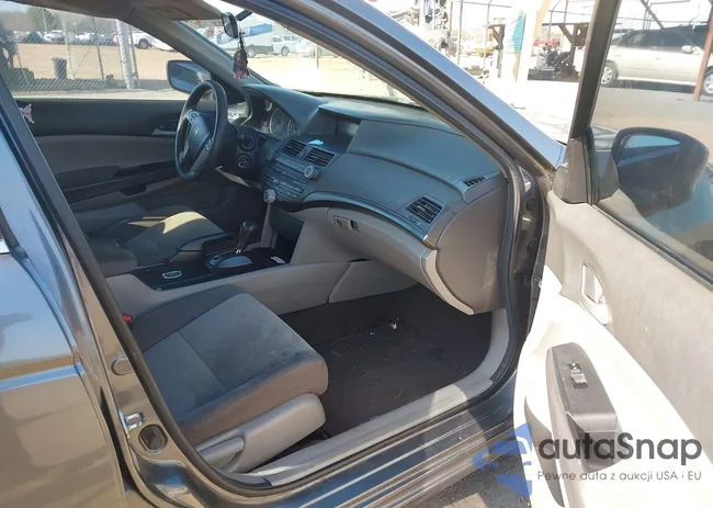 1HGCP2F3XAA144710: 44056731