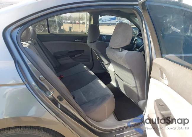 1HGCP2F3XAA144710: 44056731