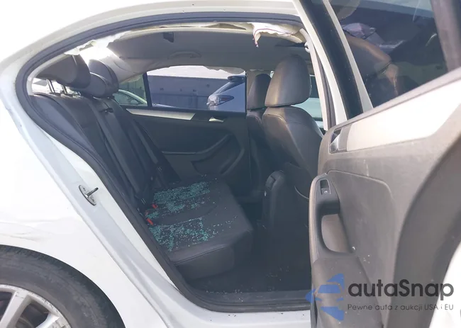 3VWD07AJ0EM438519: 44056887