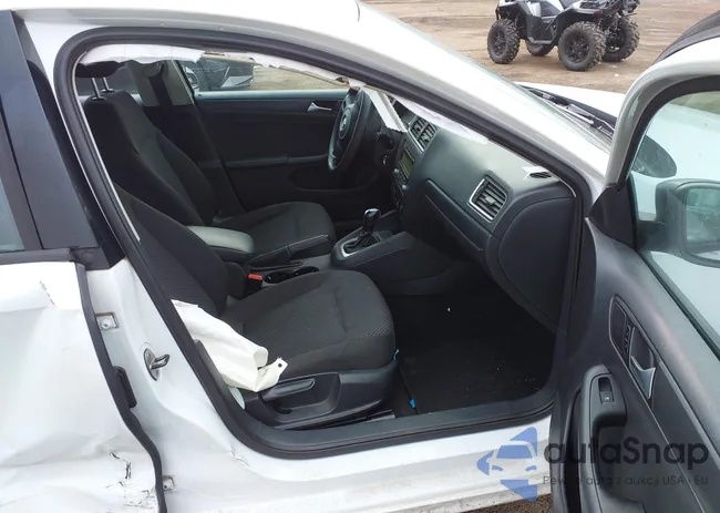 3VW2K7AJ9EM418030: 44057192