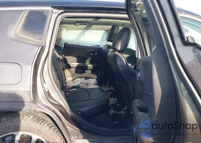 3C4NJDCB1JT342780: 44057784