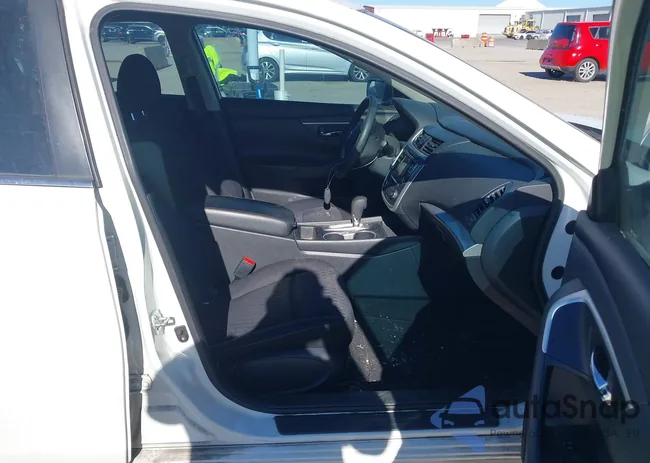 1N4AL3AP3JC233157: 44057361