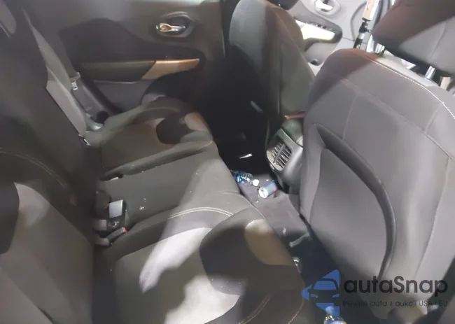 1C4PJLCB2JD573423: 44058660