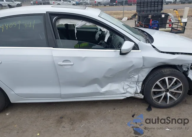 3VWB67AJ4HM246983: 44059791