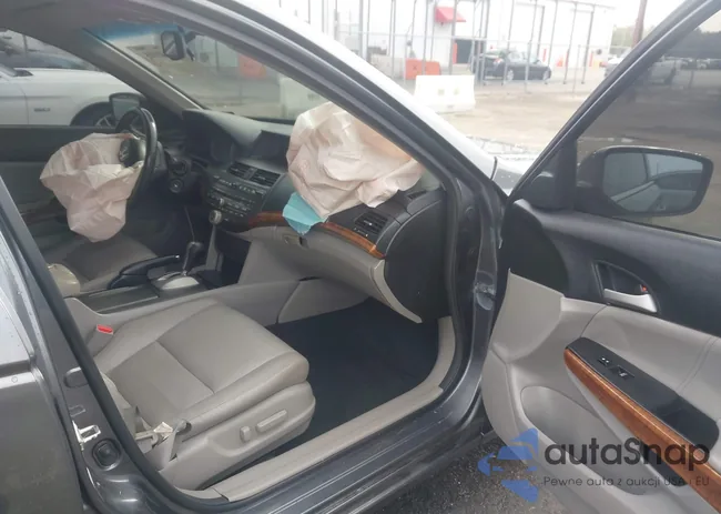 1HGCP2F82CA142366: 44060105