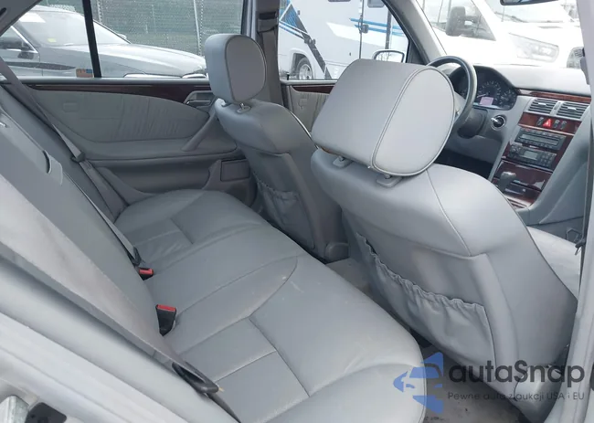 WDBJF65J4YB063768: 44060210