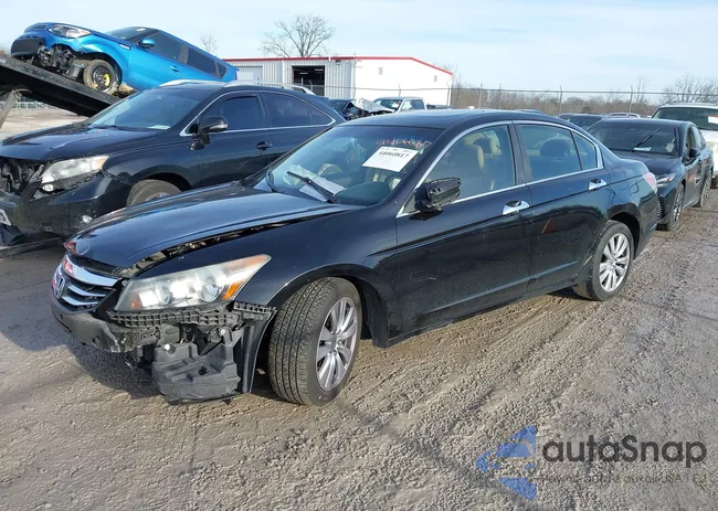 1HGCP3F88BA013195: 44060817