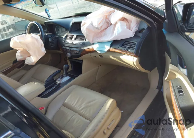 1HGCP3F88BA013195: 44060817