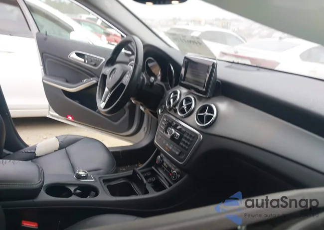 WDCTG4EB3FJ162017: 44061170