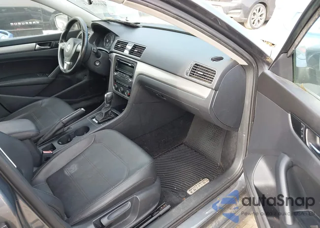 1VWAT7A37EC045145: 44060303