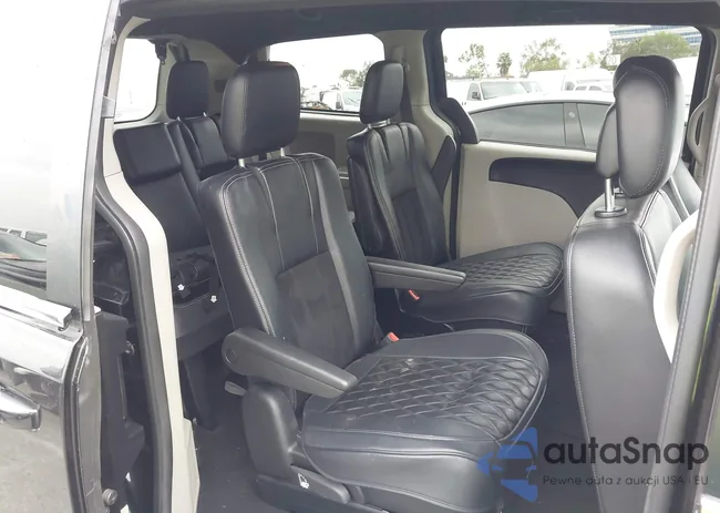 2C4RDGCG2HR677579: 44061821