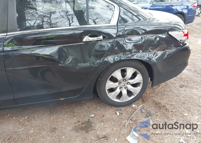 1HGCP36818A012379: 44061964