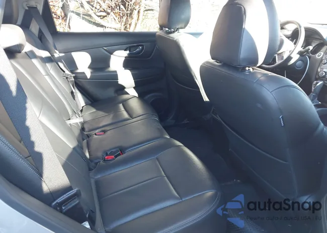 JN8AT2MV7HW272510: 44061278