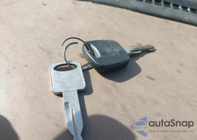 1FTYR14X0XPB76408: 44061322