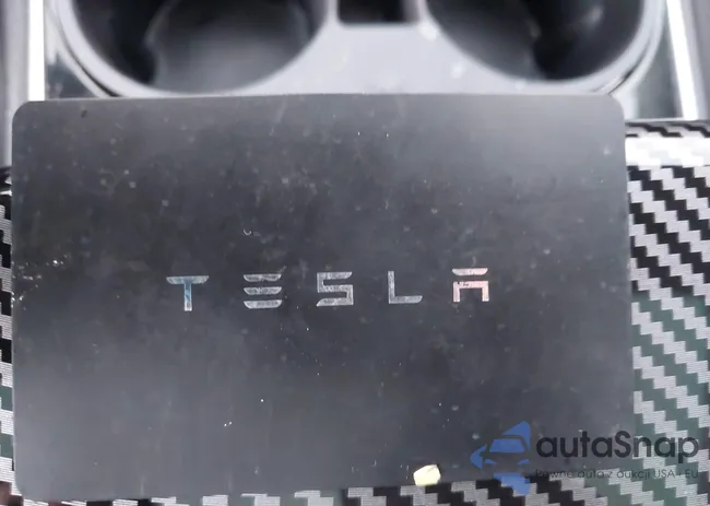 5YJ3E1EB8LF790345: 44061544