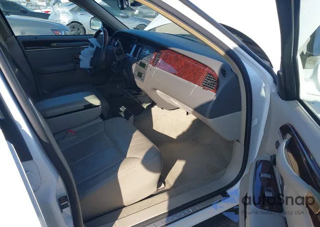 2LNBL8CV4BX752533: 44062628