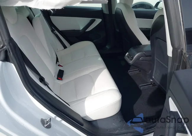 5YJ3E1EA0MF853818: 44062660