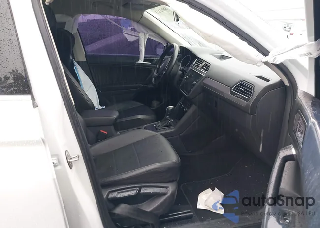 3VV3B7AX1JM184912: 44063125