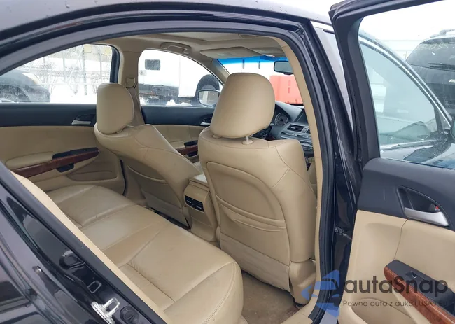 1HGCP2F81BA059672: 44062606