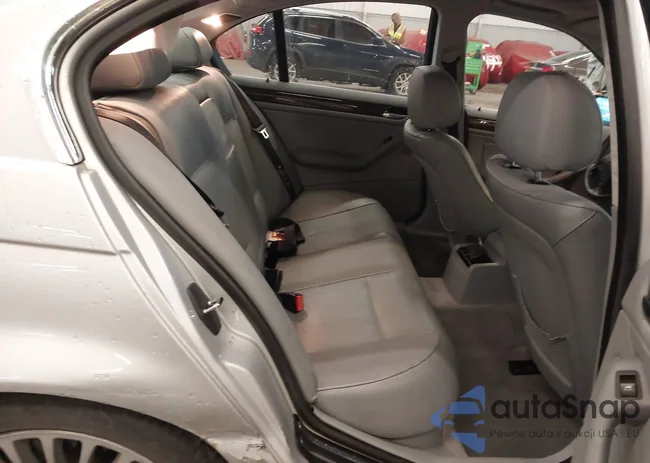 WBAEV534X2KM17939: 44063930