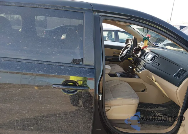 KNDMB5C12J6384570: 44064812