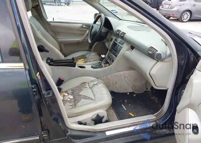 WDBRF40J05F667711: 44064864