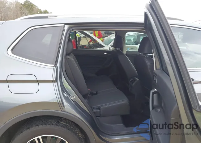 3VV3B7AX7KM102313: 44064928