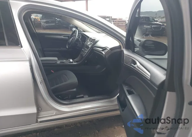 3FA6P0LU4KR272208: 44064360